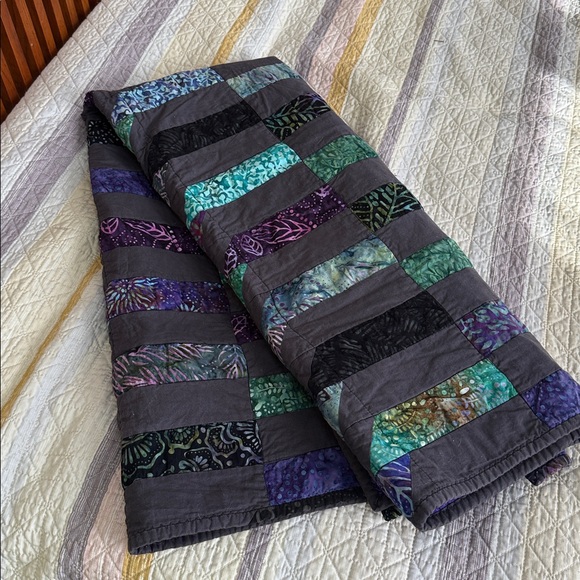 Colorful Patchwork Quilt - Picture 6 of 7